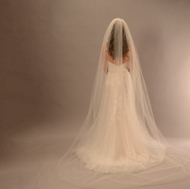 http://hautebride.com/cdn/shop/products/adrienne_1200x1200.jpg?v=1673295667